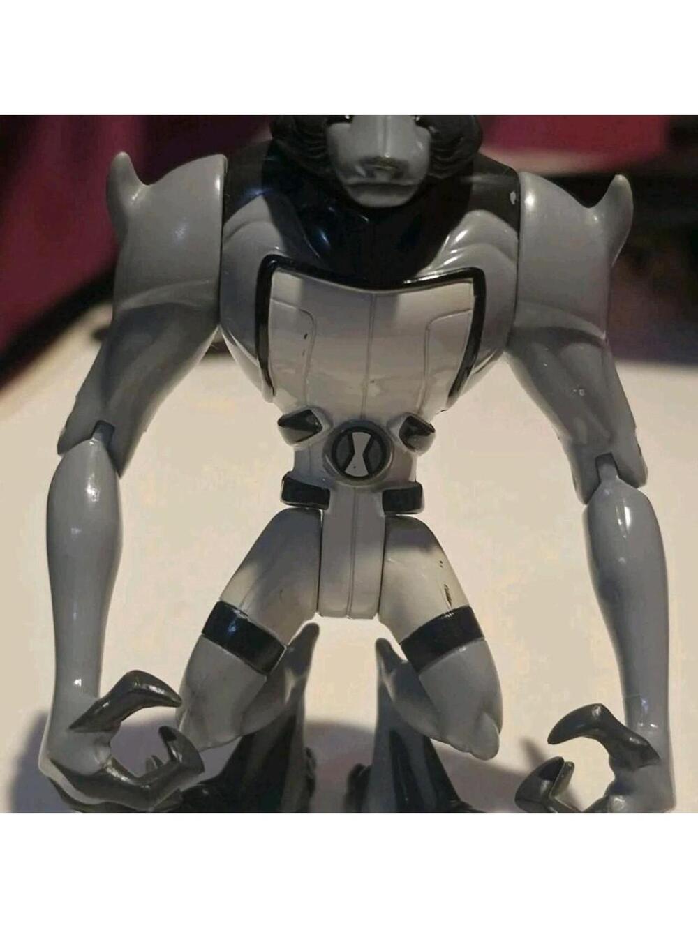 Benwolf Ben 10 2007 Bandai 4" Series 1 Action Figure extra head & tail